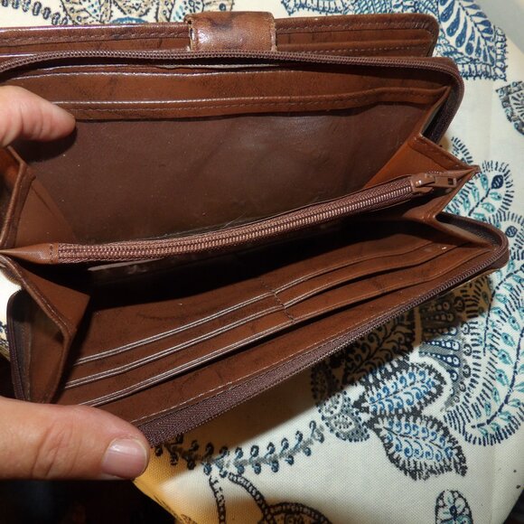 Buxton Leather Wallet - Picture 6 of 9